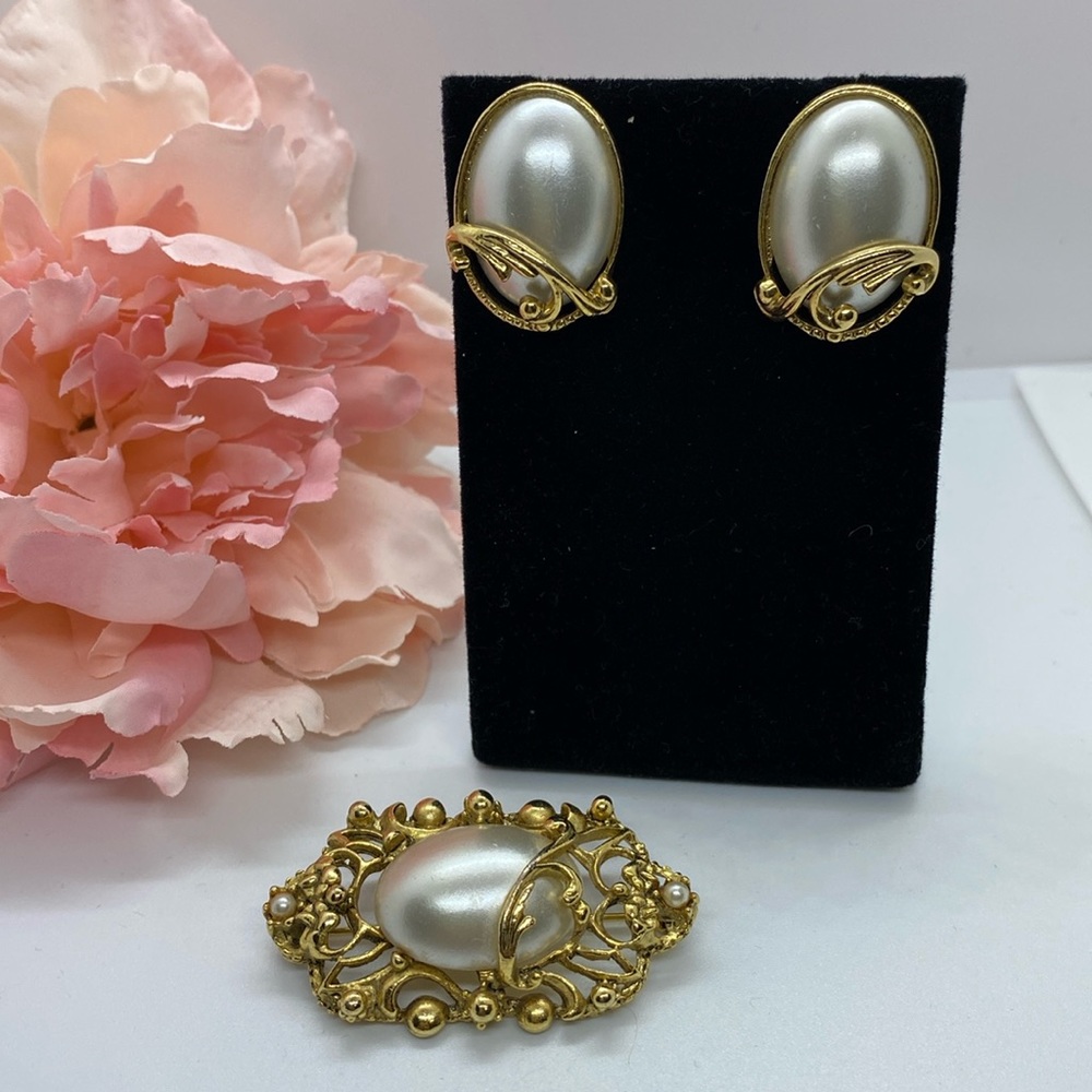 Vintage Faux Pearl Earring and Brooch Gold Tone Set
